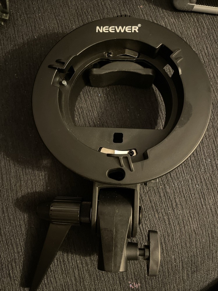 Neewer S-type Flash Speedlite Bracket Mount