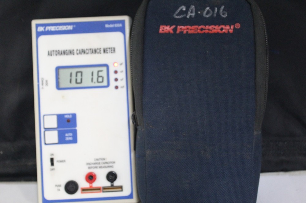 BK PRECISION Model 830A AUTORANGING CAPACITANCE METER w/ Case
