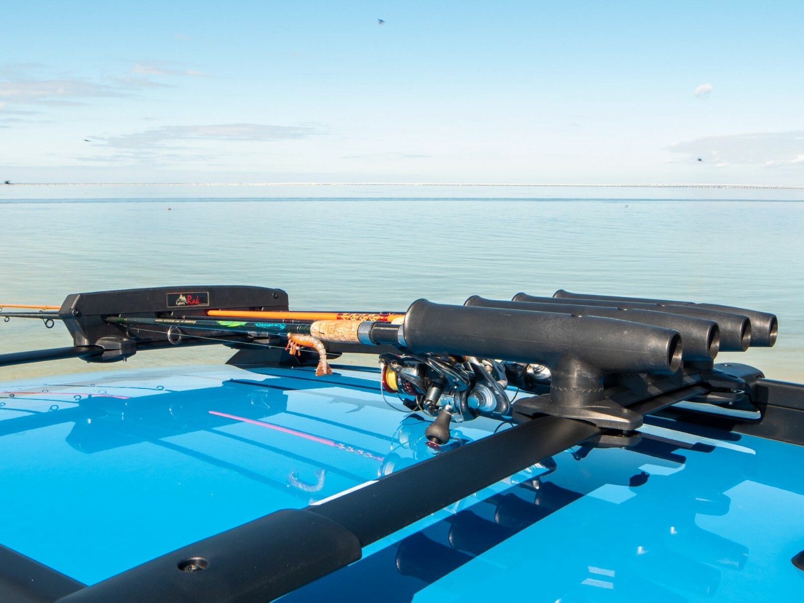 Low Profile Car / SUV Roof Rack Fishing Rod Transportation System 4 Rod Carrier