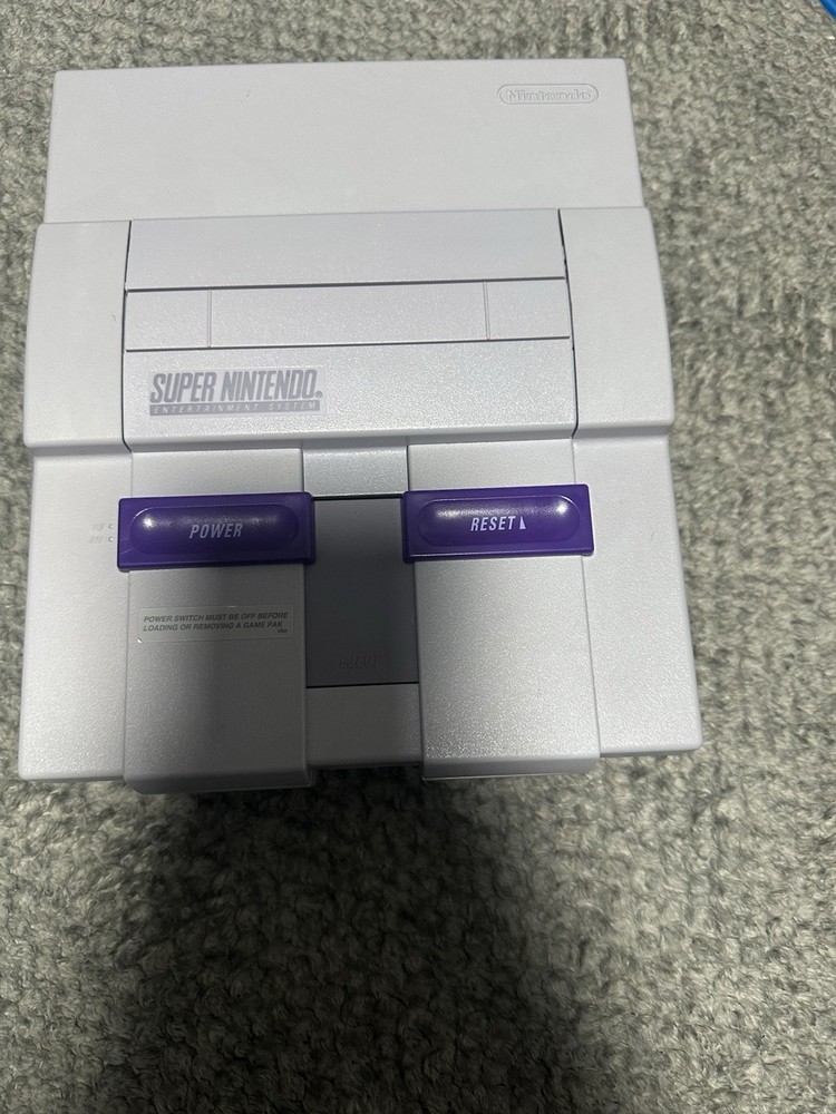Super Nintendo SNES System Console With 2 Controllers, AC & A/V Cords 2 games