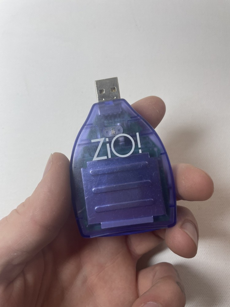 Microtech ZiO! - Card reader (CF I, CF II) - USB - with 32 MB CompactFlash Card