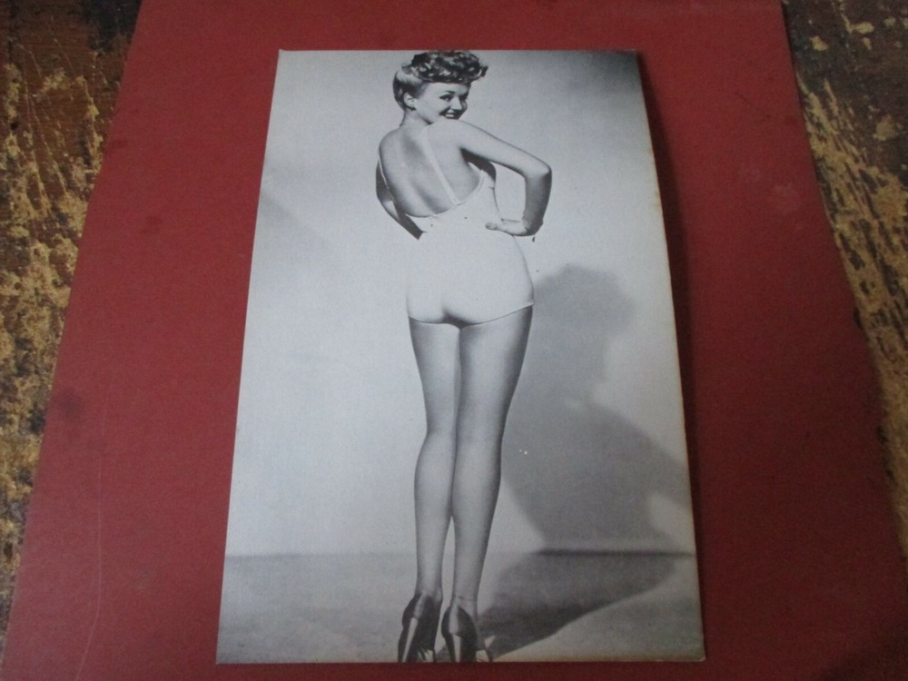 ORIGINAL WWII BETTY GRABLE # 1 PIN-UP GI FOOT LOCKER PHOTO POSTCARD