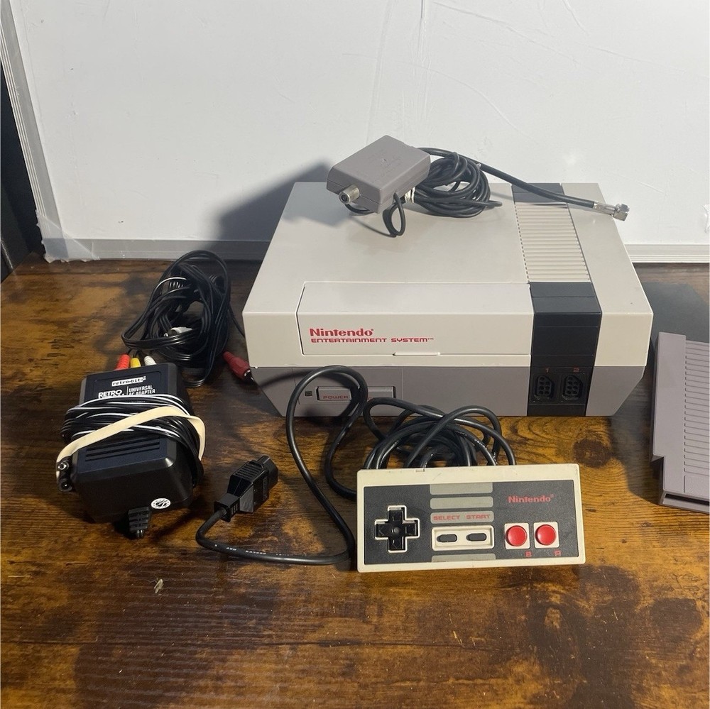 Nintendo NES-001 Console with Controller, Cables, Super Mario Bros Game