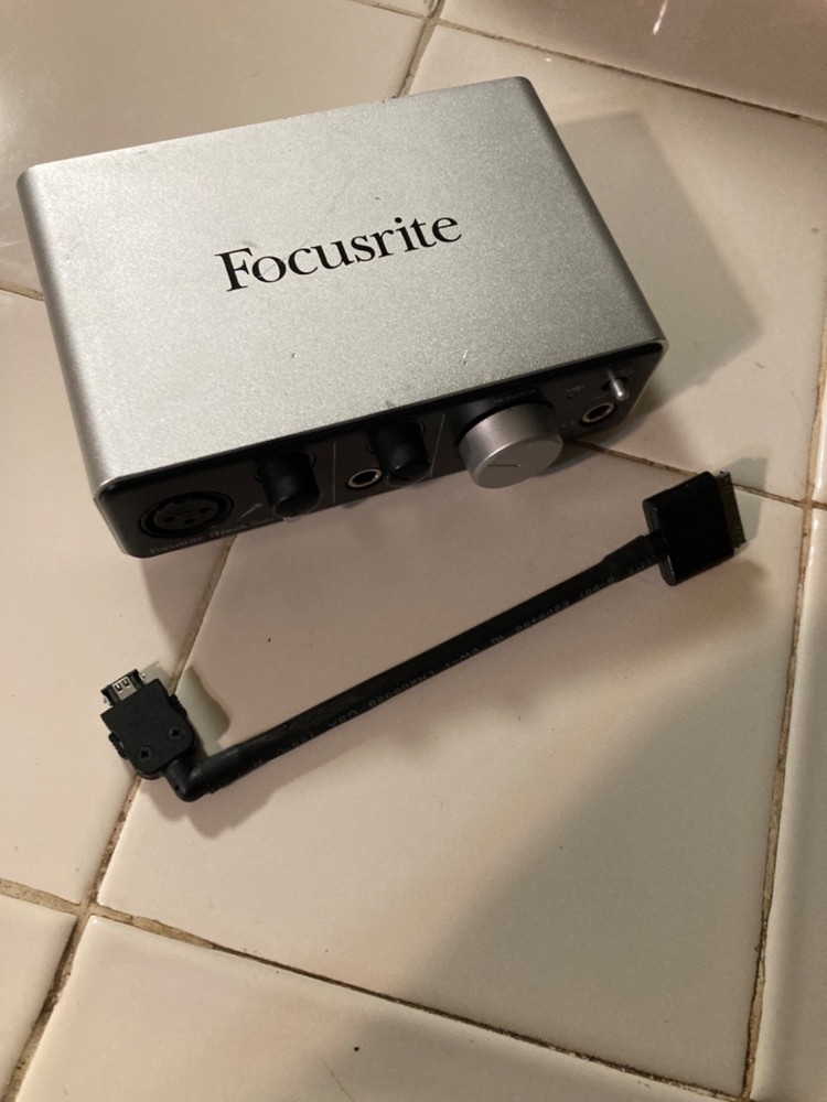 Focusrite iTrack Solo Audio Interface (w/ Device Link Cable & Extras!)