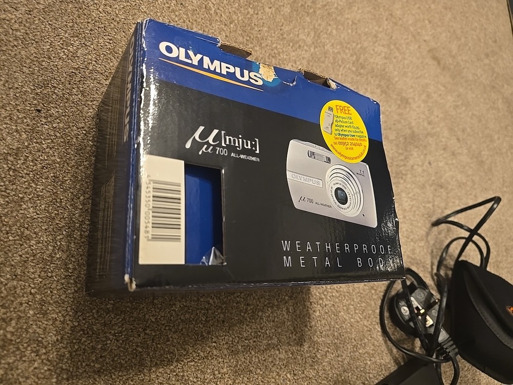 Olympus (mju) 700 digital camera NO BATTERY
