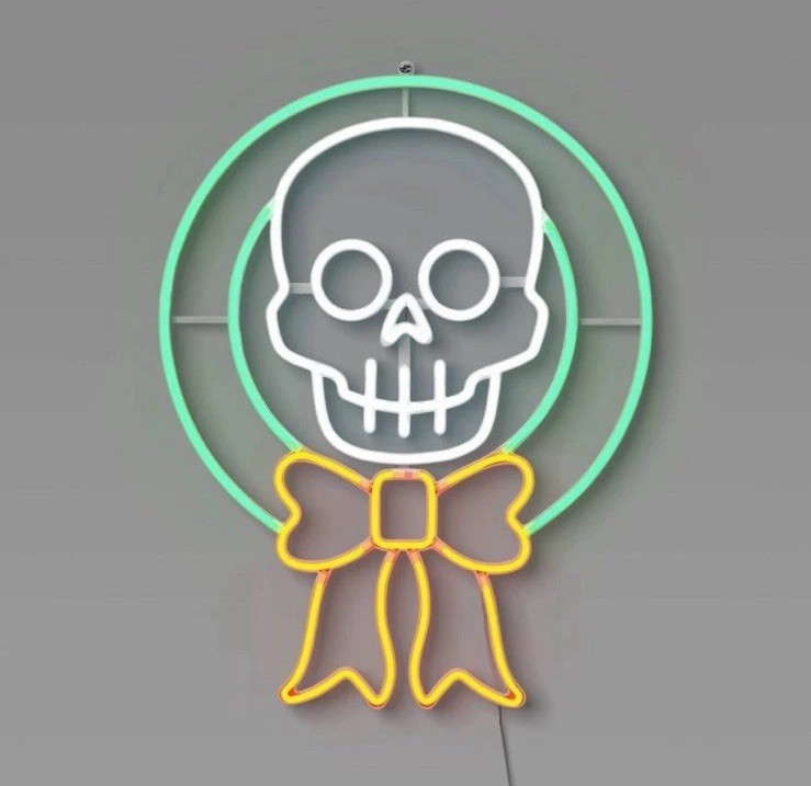 HYDE & EEK! Skull Wreath Neon Wall Light NEW