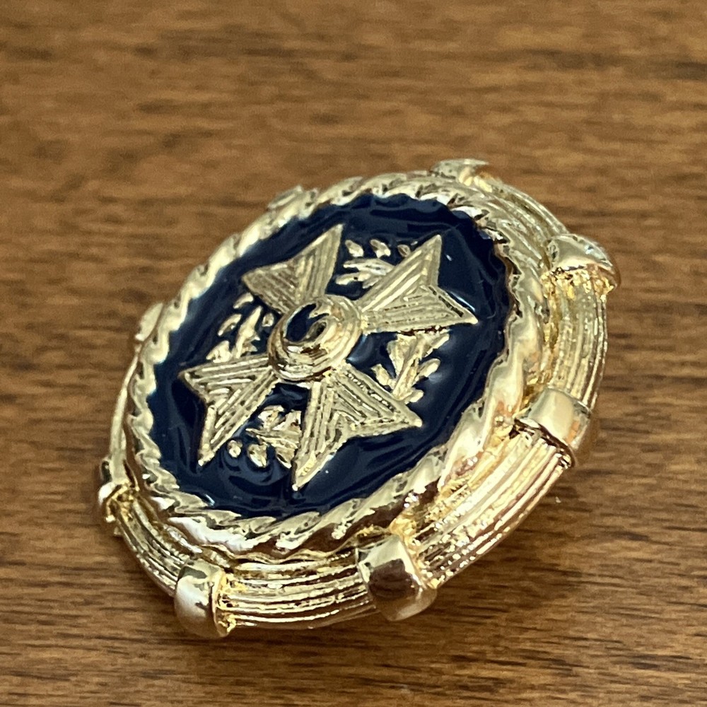 St.John navy enamel over gold logo button 7/8” Cross Leaf Pattern Excellent