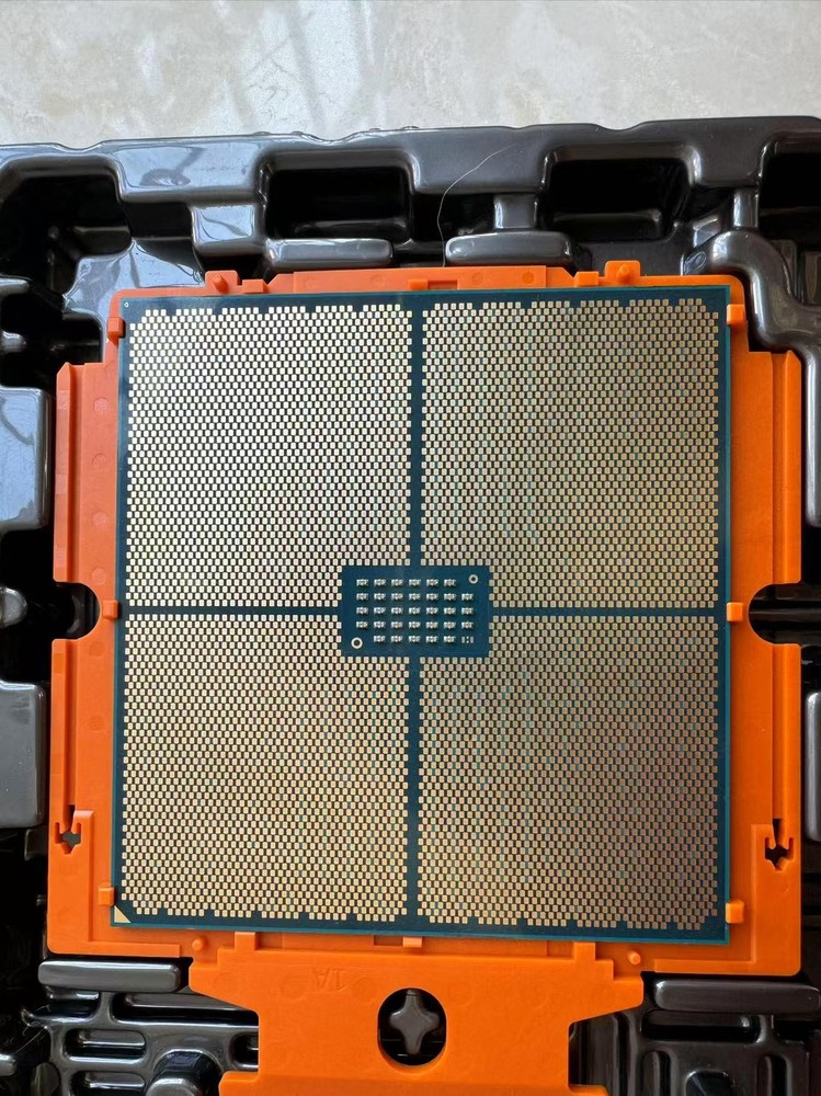 AMD EPYC ZEN5C 9745 QS 128 core 256 threads 2.35-3.7 256M CPU processor No lock
