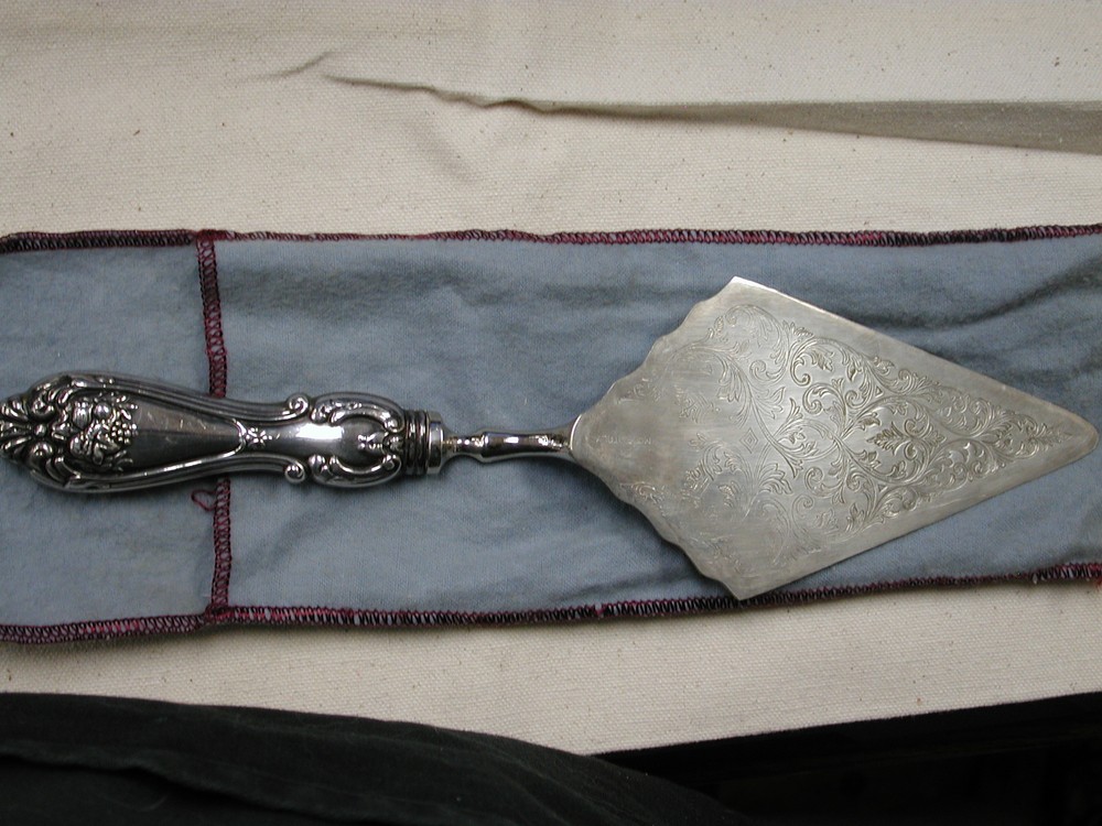 Repousse grapes scrollwork Sterling Silver Made in Italy Pie Server 11" 1/2