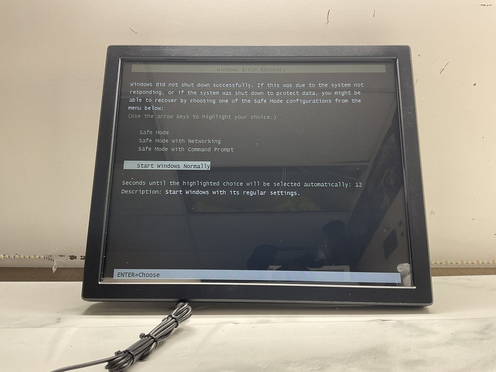 DT Research DT519T Touchscreen POS Computer /Win 10 / JUA474