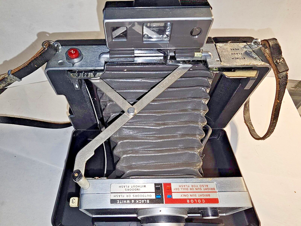 Vintage Polaroid Land Camera Automatic 100 Excellent Condition - Untested