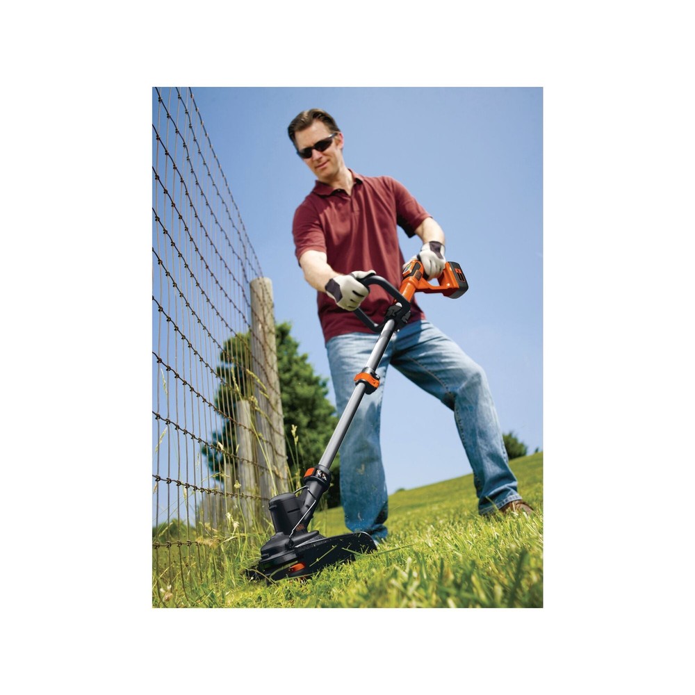 BLACK+DECKER 40V MAX* String Trimmer / Edger and Sweeper Combo - LCC140
