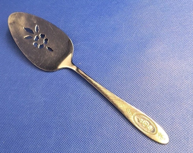 Oneida Deluxe POLONAISE pattern stainless pie server 8 1/2" -A-