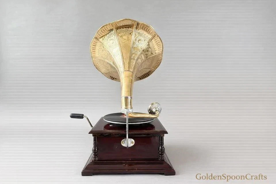 Antique Gramophone, Fully Functional Working Phonograph, win-up record player