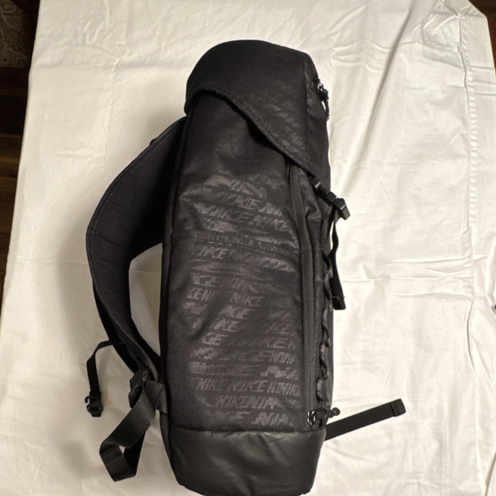 Nike Black Large Grip Gym Bag Zip Buckle Drawstring Lightweight Multiple Pockets