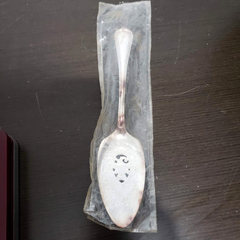 Vtg New Seal Oneida Cake/Pie Server Silver Plate