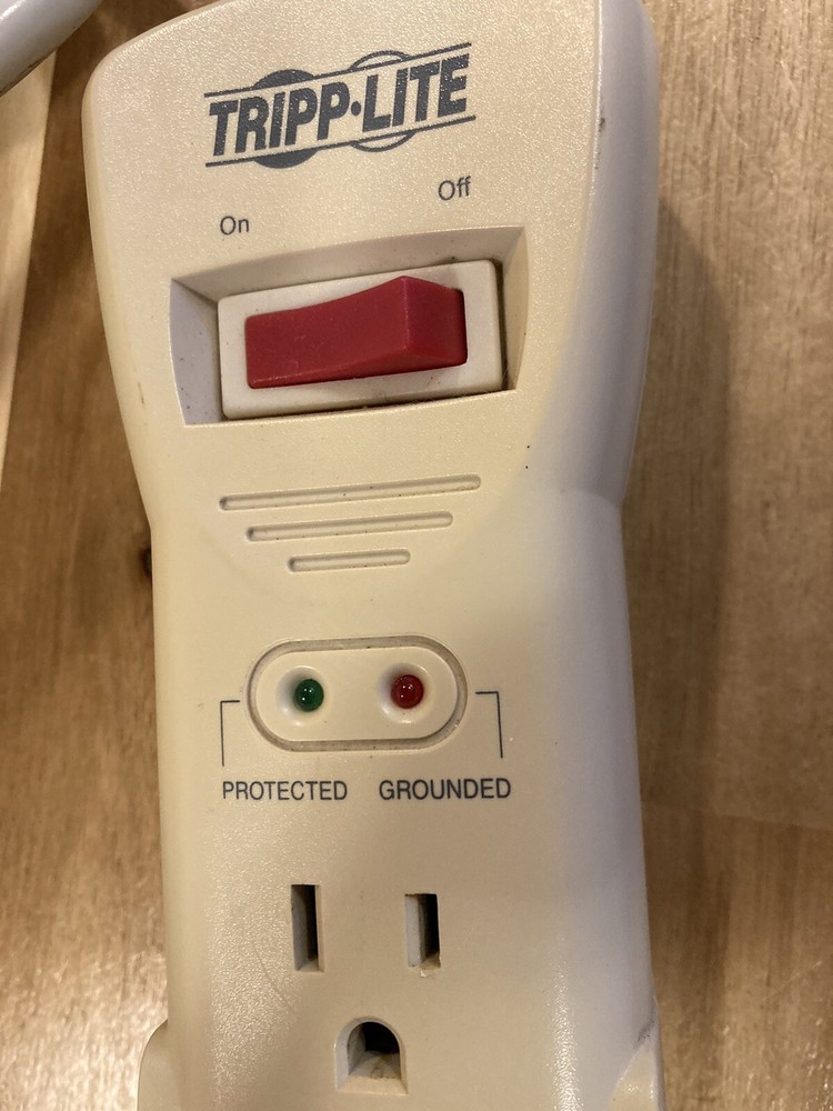 Tripp Lite STRIKER Surge Protector 7 OUTLETS