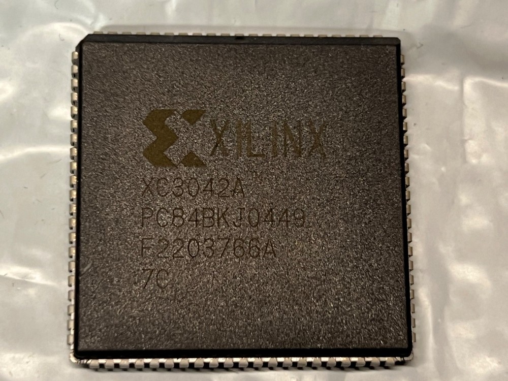 XC3042A PC84  XILINX INTEGRATED CIRCUIT FIELD PROGRAMMABLE GATE PLCC-84