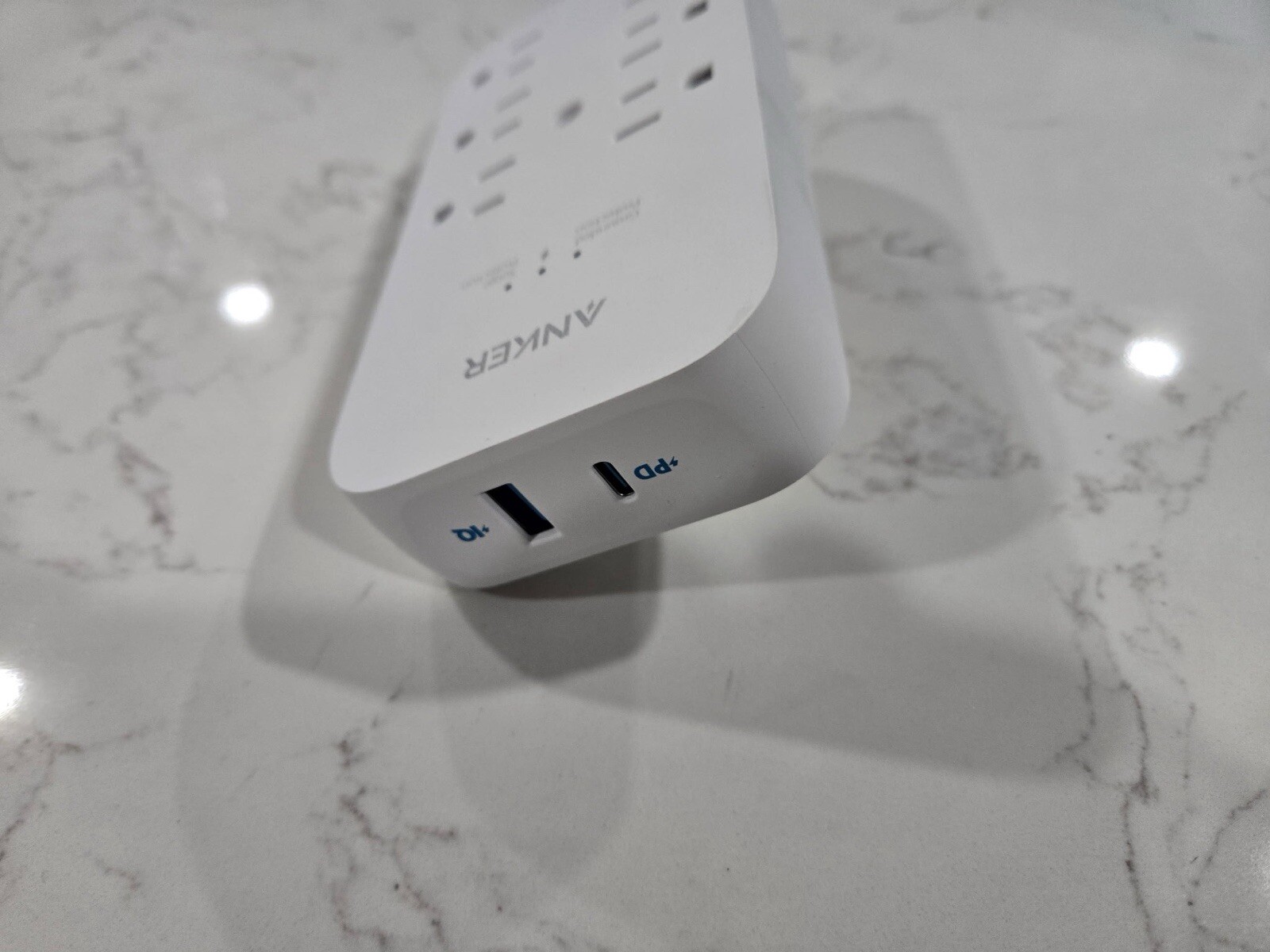 Anker 333 Outlet Extender- 6 Outlets - Surge Protection 100-240V A9263