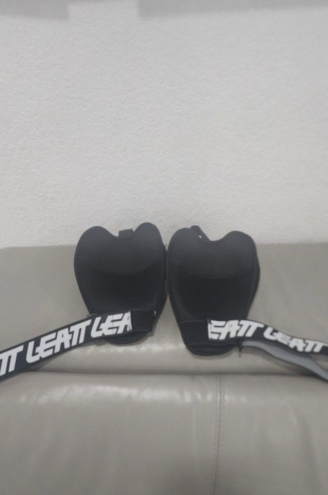 Leatt 4.5 Shoulder Guards Pro [Pair] - Black, 2XL