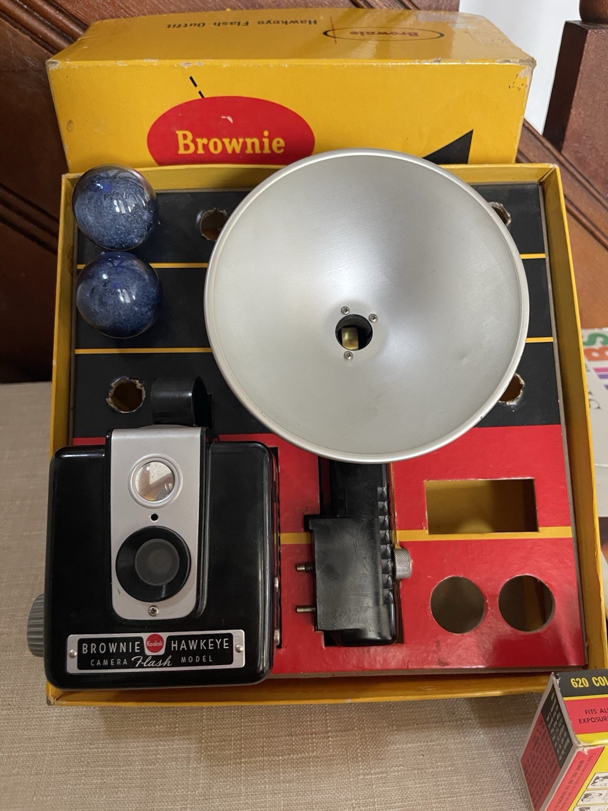 Vintage Kodak Brownie Hawkeye Flash Outfit Model Camera w/Original Box Plus Film