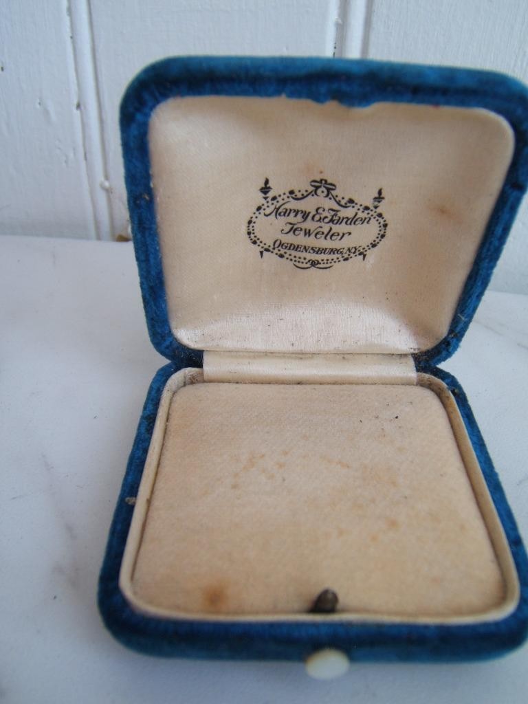 VINTAGE BLUE VELVET MOP JEWELRY PRESENTATION CASE OGDENSBURG, NY