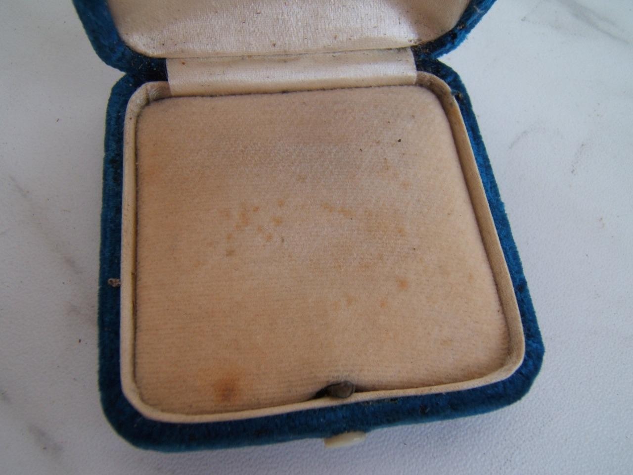 VINTAGE BLUE VELVET MOP JEWELRY PRESENTATION CASE OGDENSBURG, NY