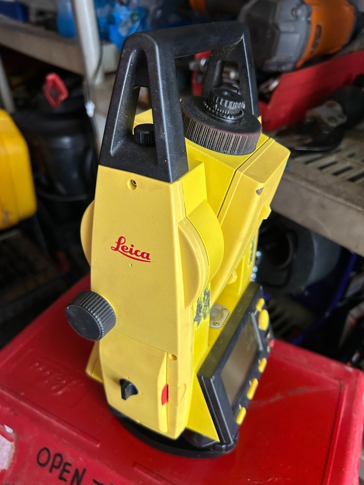 Leica Builder Theodolite, R 200M
