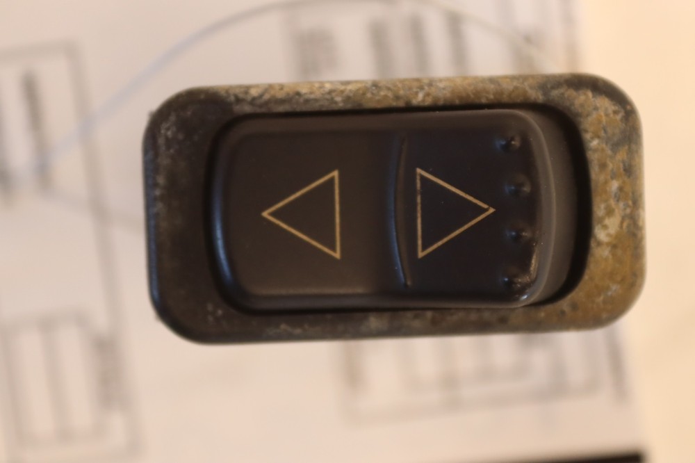 2006-2015 PETERBILT 386 ENGINE BRAKE LEVEL DASH/CONSOLE SWITCH BUTTON OEM