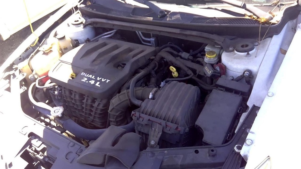 200 2014 High Mounted Stop Light 104799431