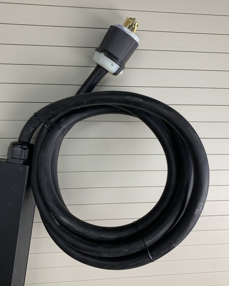 WrightLine 17110005 30-Plug Power Distribution Unit