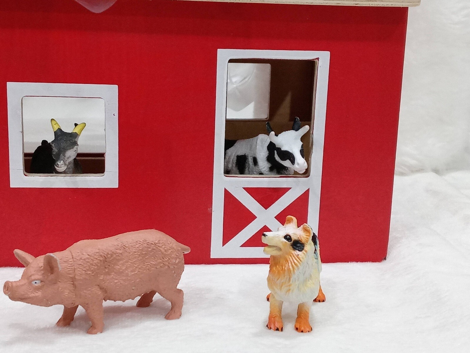 Melissa & Doug Portable & Foldable Red Barn Toy With Farm Animals Coral & Ladder