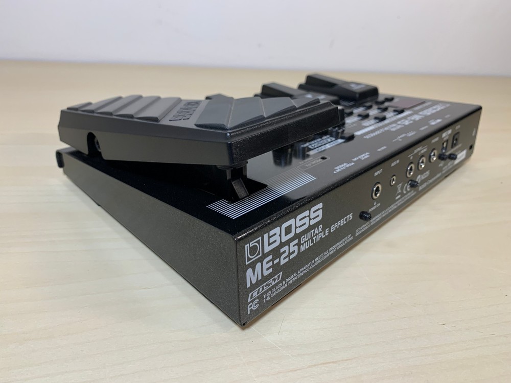 BOSS ME-25 Guitar Multi-Effects Processor w/ box + Inst Cable + 9v Power Adaptor