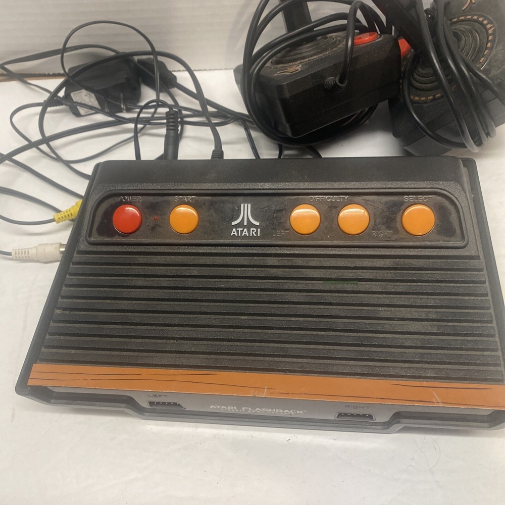 Atari Flashback 8- 105 games built in - AR3200- 2017