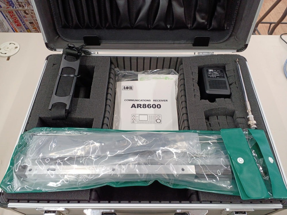 AOR AR8600 Mark2 Wideband Communications Receiver Tested w/attaché case