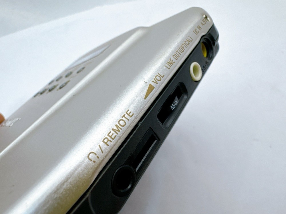 Sony D-E800 CD Walkman Portable ESP Player with Remote Tested Working