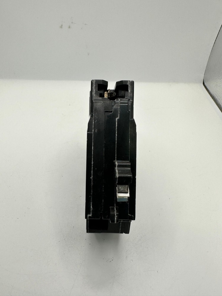 USED THQL1120PDF GE 20A AFCI/GFCI DUAL-FUNCTION PLUG-ON NUETRAL CIRCUIT BREAKERS