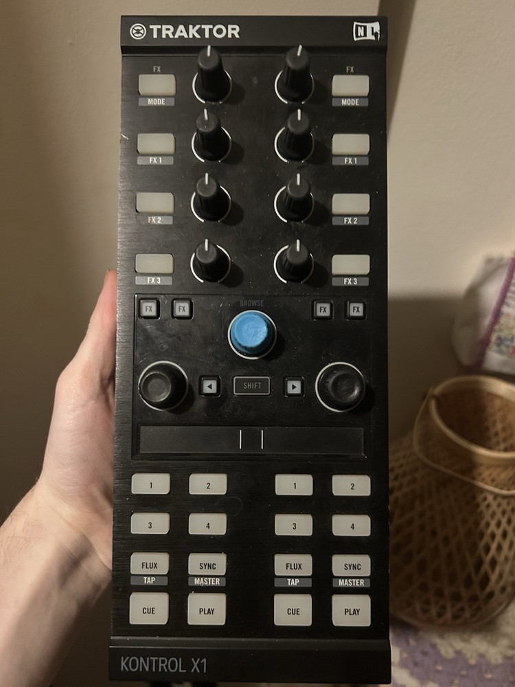 Native Instruments Traktor Kontrol X1 MK2