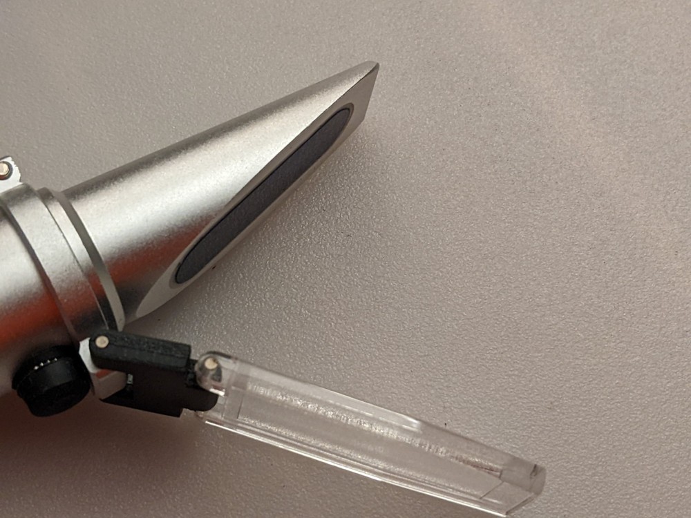 Portable Brix Refractometer REF113ATC. New Open Box