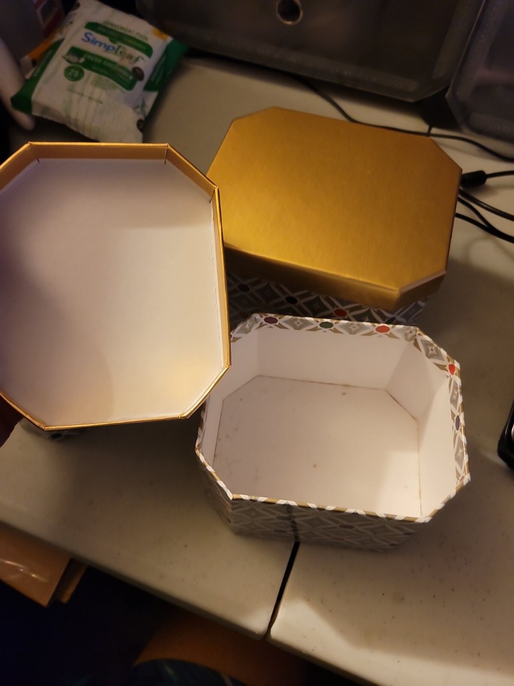 5 Stackable Gift Boxes 5"x6" to 2"x2"