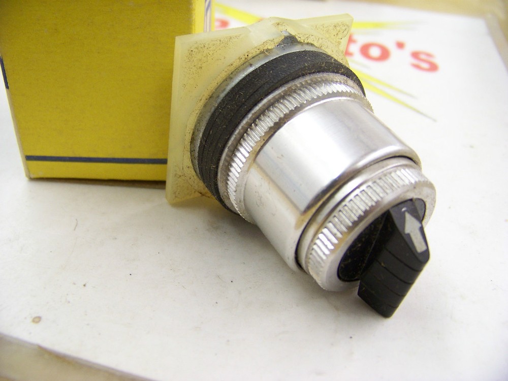 Square D 3 position Selector Switch black knob