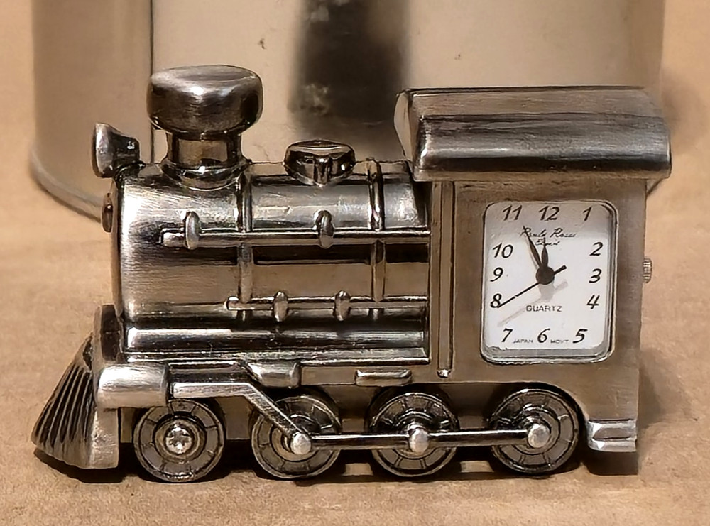 Mini Train Engine Desk Clock Paulo Rossi Elegant Quartz Japan Movement