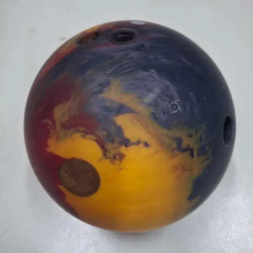 Storm Marvel Max Strike 15lb Hook Bowling Ball - Used