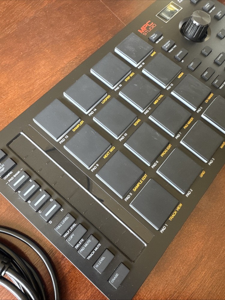 Akai Professional MPC Studio Black Midi Controller Drum Pad with USB Cable