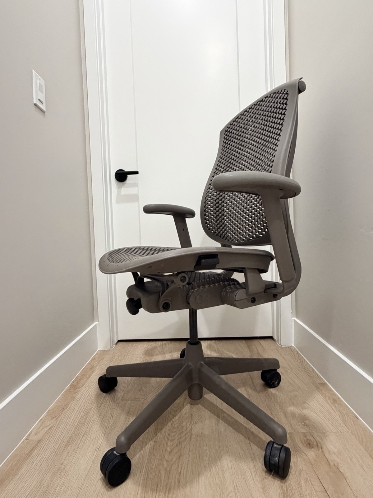 Herman Miller Celle Ergonomic Office Chair Gray Fully loaded Authentic 9.5/10