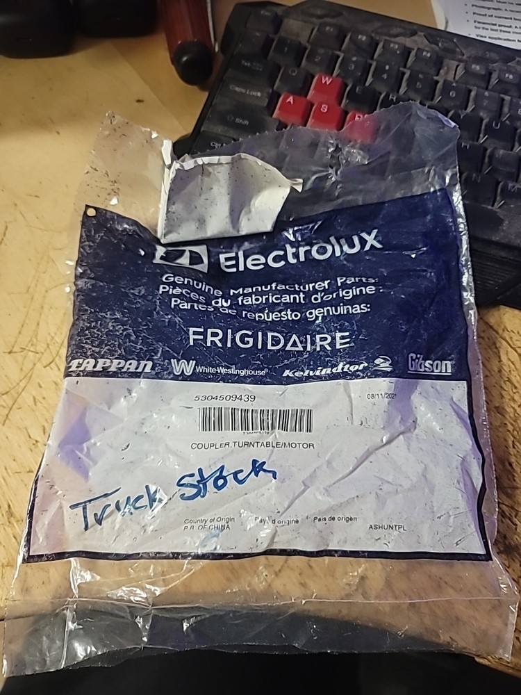 5304509439 FRIGIDAIRE COUPLER