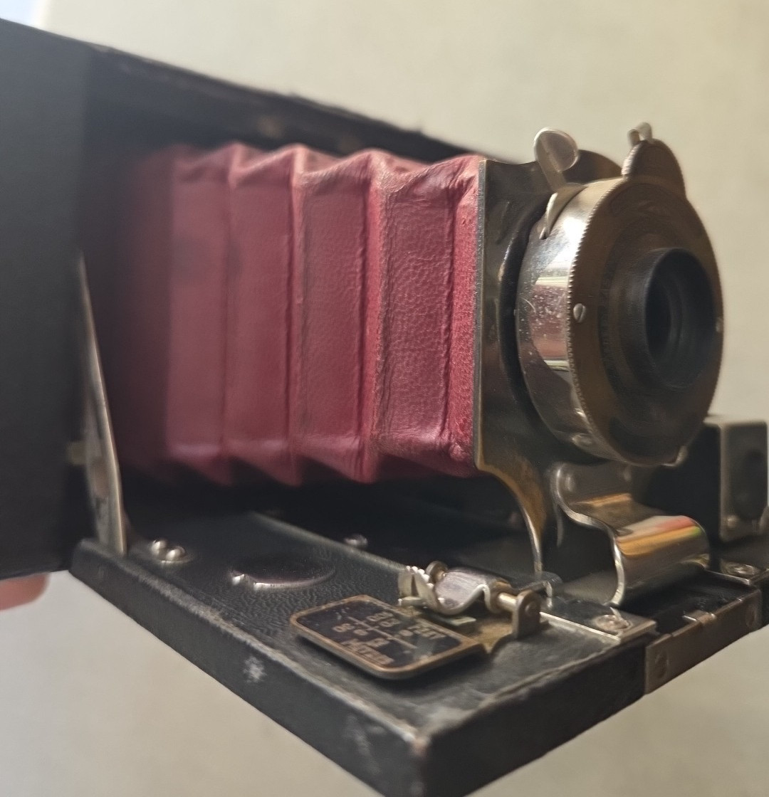 * 1907 Kodak No.2 Folding Pocket Brownie Model B Camera 120 Burgundy Red Bellows