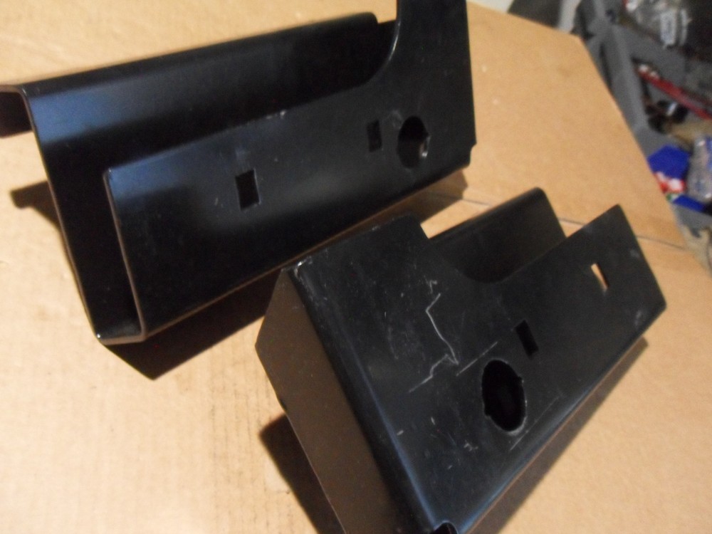 Backrack Antenna Mounting Bracket | Driver/Passenger Side, Black | 91008 |