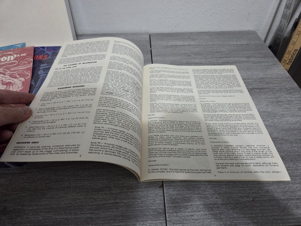 Vintage Dungeons & Dragons TSR Games Dice & Basic Box Set 3rd Edition 1979 Read