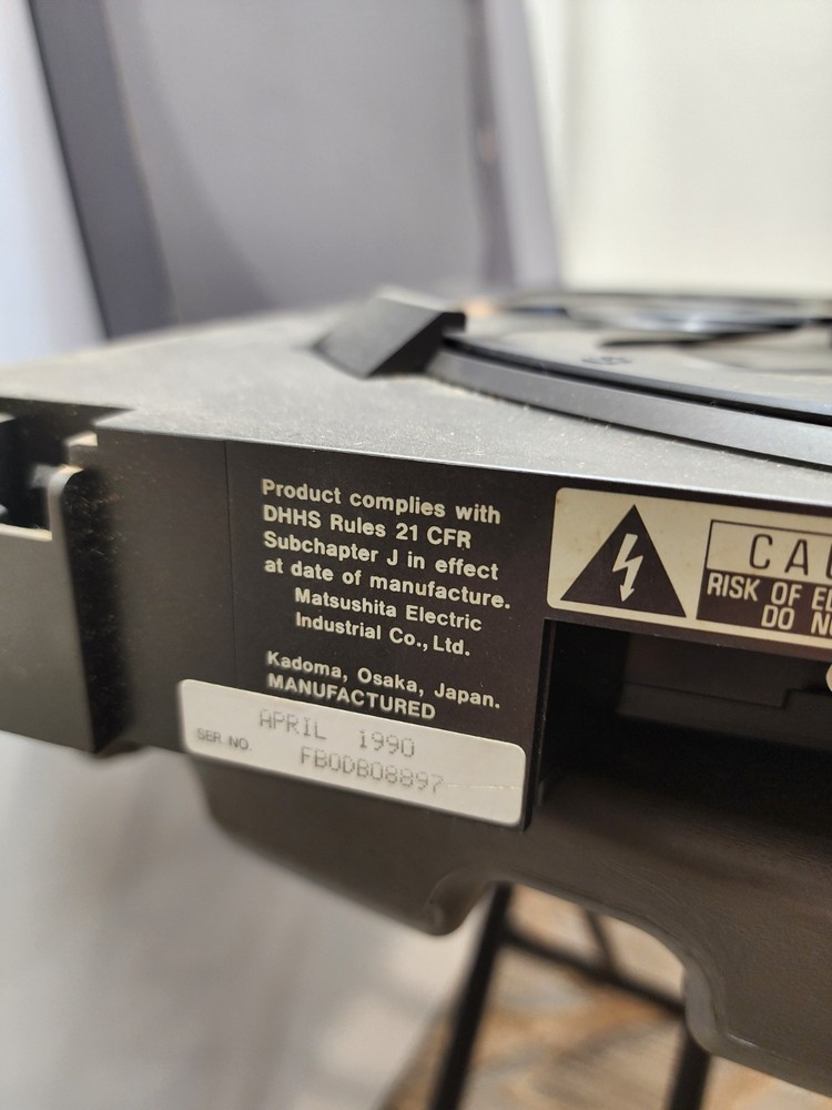 Technics 5 Dics is a multi compact displayer,No Plug